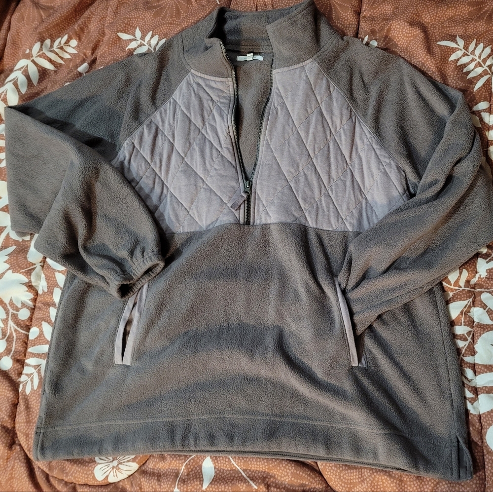 Super comfortable fleece pullover womans size XL.